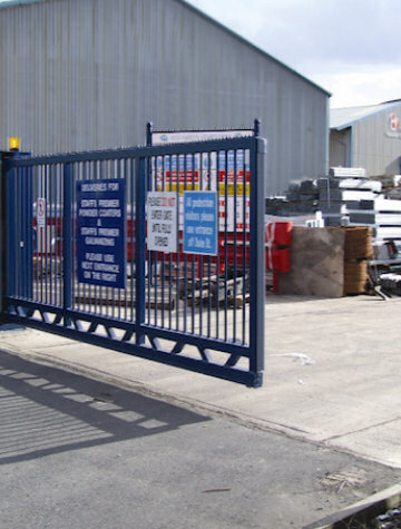 Cantilevered Gates